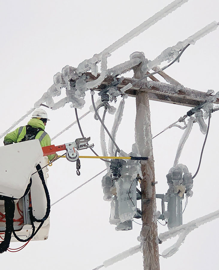 dakota-electric-crews-assist-co-ops-in-restoring-power-dakota